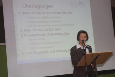 Frau Dr. Irmtraud Schnell von der Goethe-Universit&auml;t in Frankfurt w&auml;hrend des Vortrags 