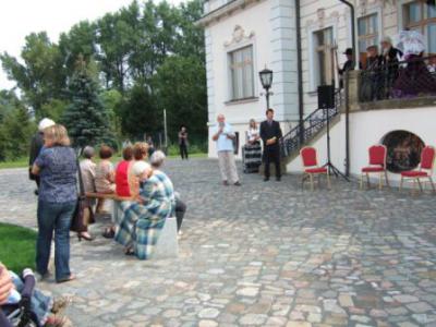 Foto des Albums: Historischer Stadtkern Uebigau Schloßremise  Einweihung (17. 08. 2011)