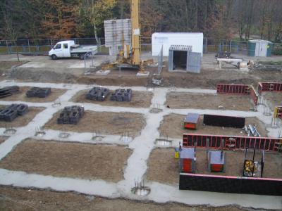 Bild: Die Fundamente werden gelegt