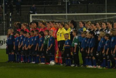 Foto des Albums: F-Junioren als Eskortteam beim Champions League Spiel (02. 11. 2011)