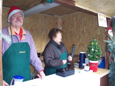 Die fleißigen Waffelbäcker!  (Bild vergrößern)