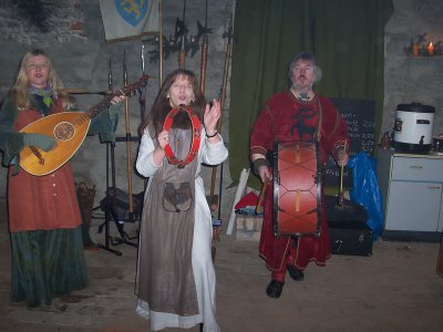 Zünftige Weihnachtsmusik von der Gruppe   (Bild vergrößern)