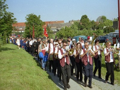 Umzug durch Falkenhagen 