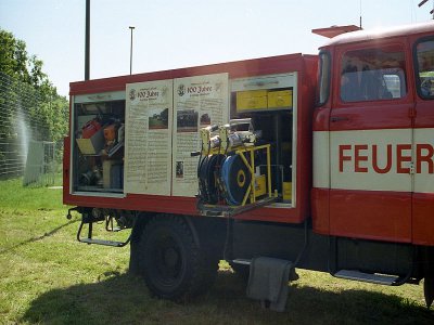 Einsatzfahrzeug TLF-16 W50 mit Infotafeln 