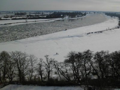 Foto des Albums: Blick auf die eisige Elbe (12. 02. 2012)