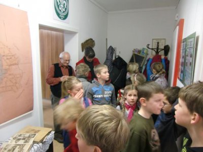 Foto des Albums: Unterrichtsstunde in der Rehfelder Heimatstube (16. 02. 2012)