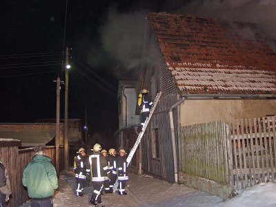Foto des Albums: Brand einer Garage und Scheune in Pansfelde (11. 02. 2012)