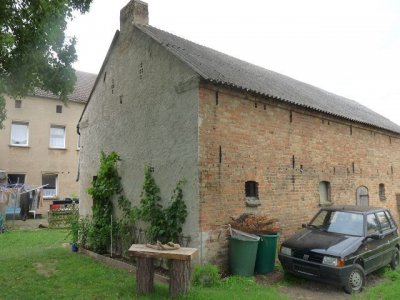 Stallgeb&auml;ude mit Hinteransicht 