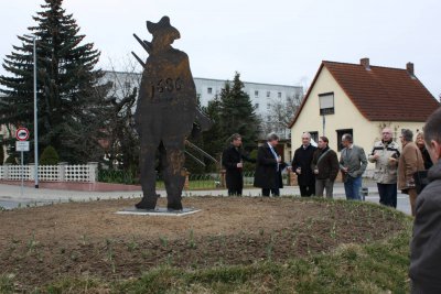 Foto des Albums: Übergabe der Söldnerfigur am Kreisel (12.03.2012)