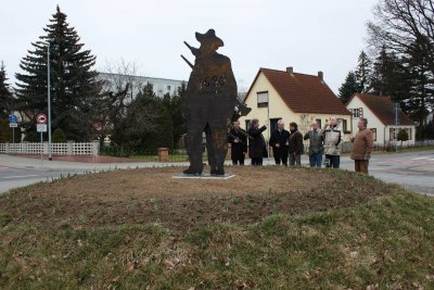 Foto des Albums: Übergabe der Söldnerfigur am Kreisel (12.03.2012)