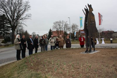 Foto des Albums: Übergabe der Söldnerfigur am Kreisel (12.03.2012)