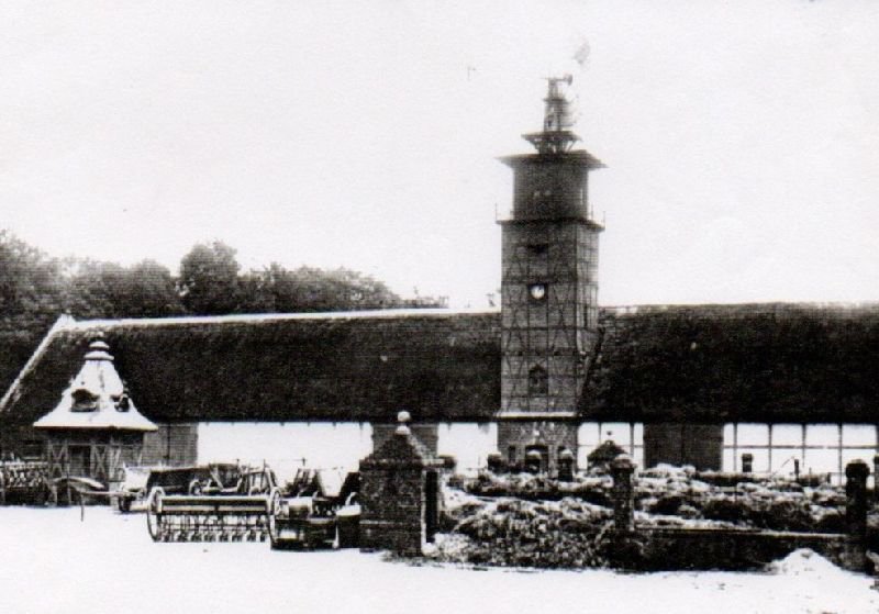 Bild: Archiv Gemeinde Rangsdorf - Gutshof Rangsdorf - Scheune mit Wasserturm um 1923