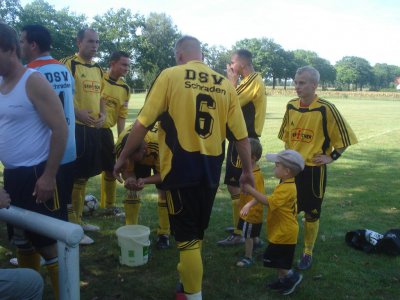 Foto des Albums: Fußballspiel in neuen Trikots...auch für unsere Kleinen... (11. 09. 2011)