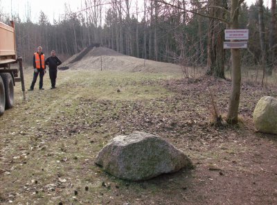 Foto des Albums: Neue Attraktion am Naturlehrpfad - die Findlingspyramide (26. 03. 2012)