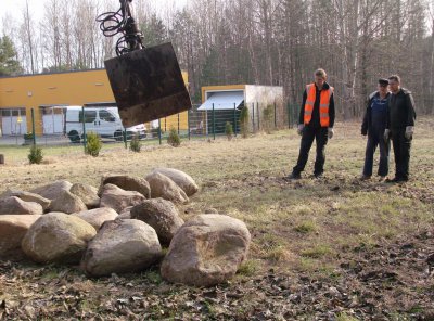 Foto des Albums: Neue Attraktion am Naturlehrpfad - die Findlingspyramide (26. 03. 2012)