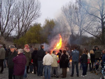 Foto des Albums: Osterfeuer auf der Wasserburg (05.04.2012)