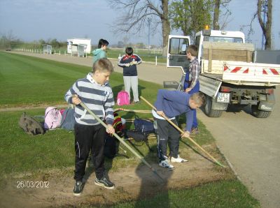 Foto des Albums: Unsere 5. Klasse startete das Projekt „Sportplatz“