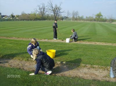 Foto des Albums: Unsere 5. Klasse startete das Projekt „Sportplatz“