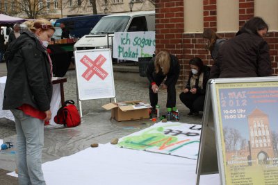 Foto des Albums: Spray-Aktion auf dem Marktplatz in Wittstock (26.04.2012)