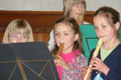 Foto des Albums: Viele Schüler beim Kirchencafé