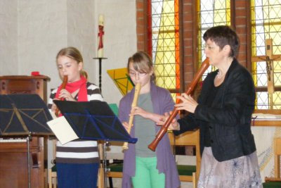 Foto des Albums: Viele Schüler beim Kirchencafé