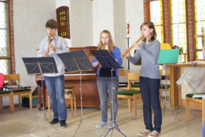 Foto des Albums: Viele Schüler beim Kirchencafé