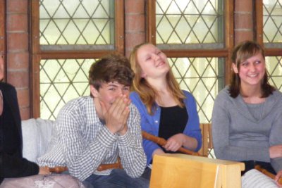 Foto des Albums: Viele Schüler beim Kirchencafé