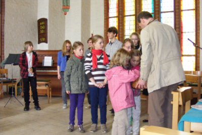 Foto des Albums: Viele Schüler beim Kirchencafé