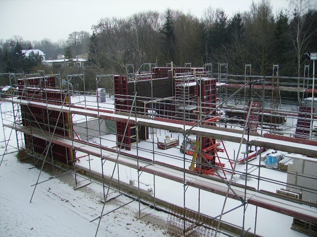Bild: Januar - Baustelle im Schnee