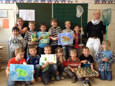 Die Projektgruppe "Fr&ouml;sche und Teich" mit Frau Dierksen 