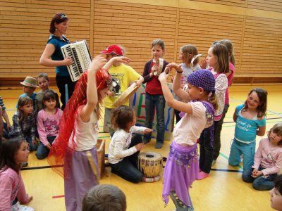 Foto des Albums: Kleine musikalische Weltreise im Hort „Vier Jahreszeiten“