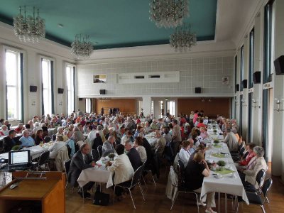 Gem&uuml;tliches Beisammensein  (Bild vergr&ouml;&szlig;ern)