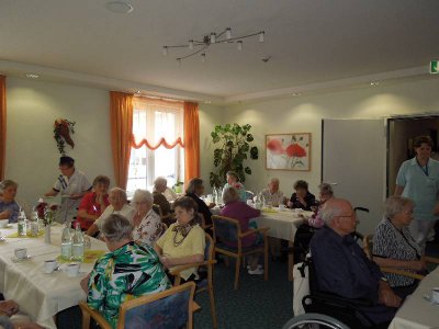 Gem&uuml;tliches Beisammensein  (Bild vergr&ouml;&szlig;ern)