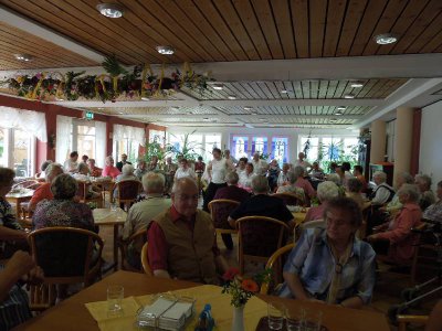 Programmauff&uuml;hrung der Tanzgruppe  (Bild vergr&ouml;&szlig;ern)