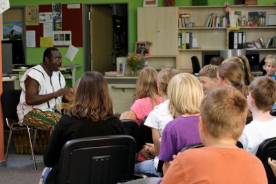 Foto des Albums: Patrick Addai, ein bekannter Kinderbuchautor aus Österreich (04. 07. 2012)