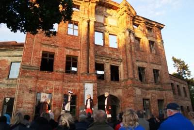 Foto des Albums: Sommertheaters der Arbeitsgemeinschaft „Städte mit historischen Stadtkernen“ des Landes Brandenburg in Dahme/Mark (19.07.2012)