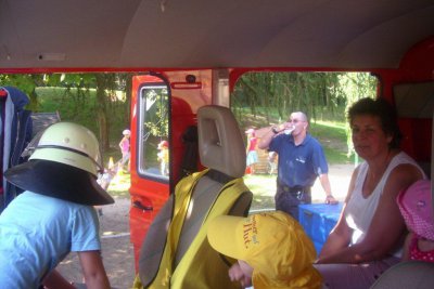 Foto des Albums: Ferienimpressionen aus der Kita Fuchsbau mit der Feuerwehr aus Werder (26. 07. 2012)