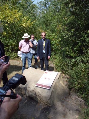 Foto des Albums: Enthüllung der Tafel im ehemaligen Lager Mühlberg
