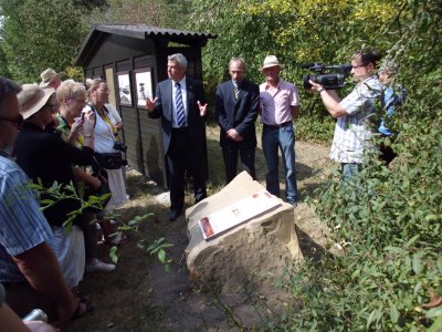 Foto des Albums: Enthüllung der Tafel im ehemaligen Lager Mühlberg
