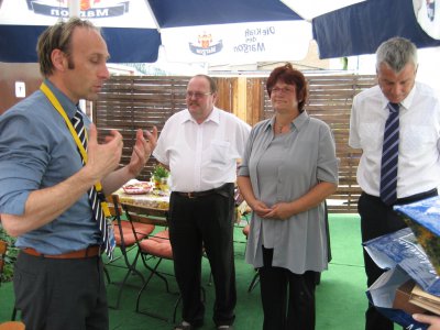 Foto des Albums: Enthüllung der Tafel im ehemaligen Lager Mühlberg