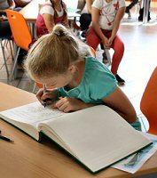Foto des Albums: Eintragung ins Ehrenbuch der Schule 2012 (04. 09. 2012)