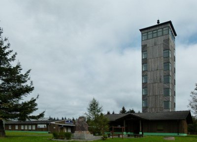 Ble&szlig;berg mit Turm und Baude 