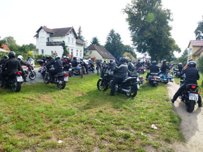 Foto des Albums: 300 Biker on Tour - Falkenseer Bürgermeister-Motorradtour beliebter denn je