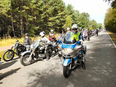 Foto des Albums: 300 Biker on Tour - Falkenseer Bürgermeister-Motorradtour beliebter denn je