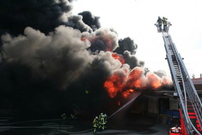 Foto des Albums: Brand eines Möbellagers