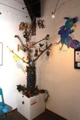 Abenteuerbaum - Grundschule M&uuml;cheln  (Bild vergr&ouml;&szlig;ern)