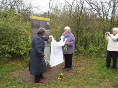 Foto des Albums: Enthüllung der 18. Stele im ehemaligen Lager Mühlberg