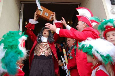 Foto des Albums: Falkenseer Narren stürmen das Rathaus