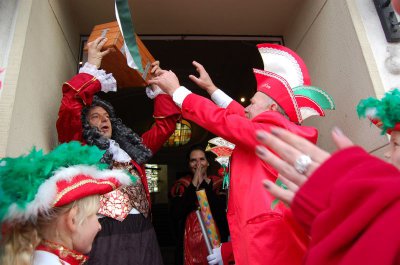 Foto des Albums: Falkenseer Narren stürmen das Rathaus