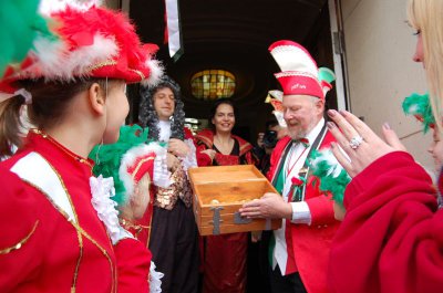 Foto des Albums: Falkenseer Narren stürmen das Rathaus